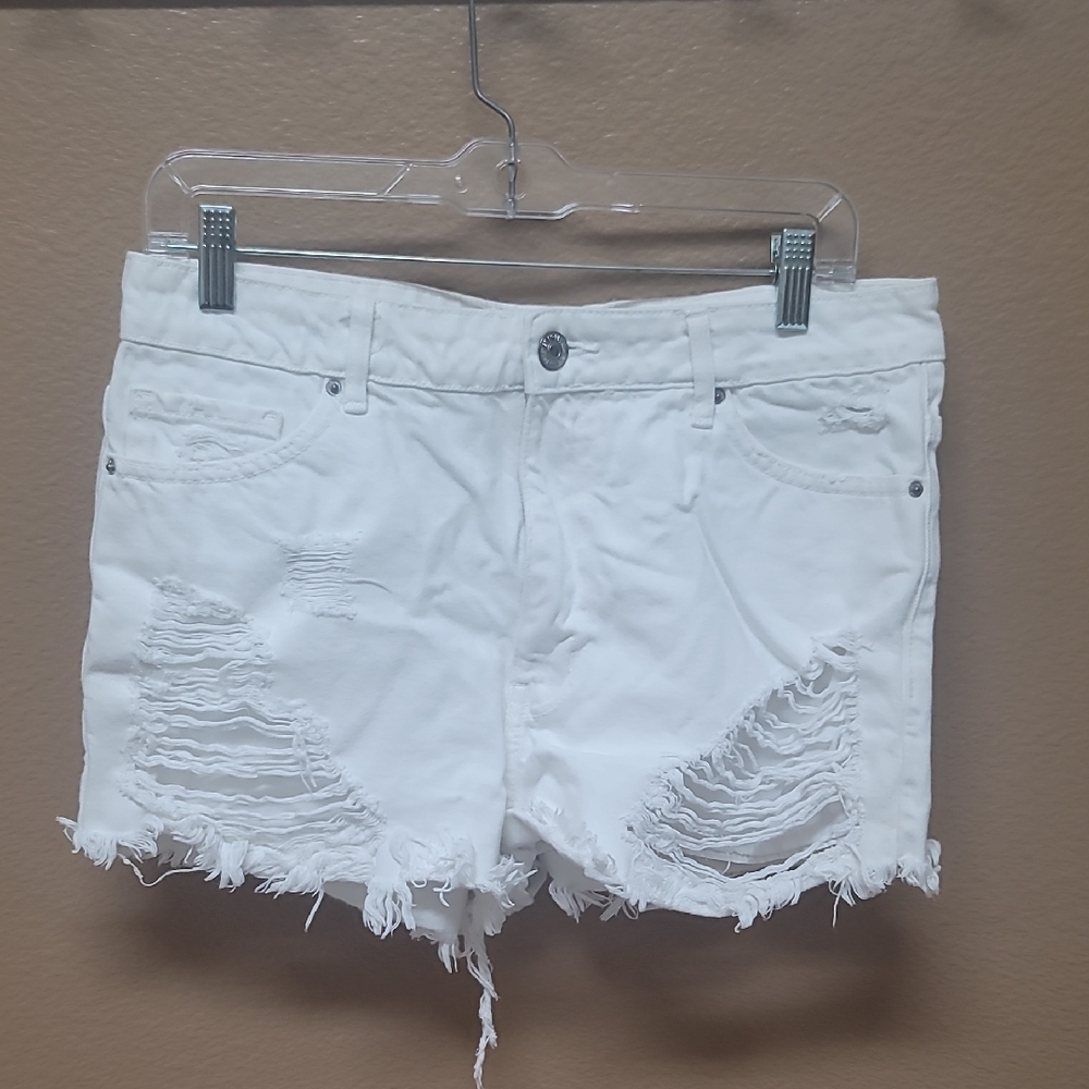 Forever 21 White Ripped Jean Shorts 🤍